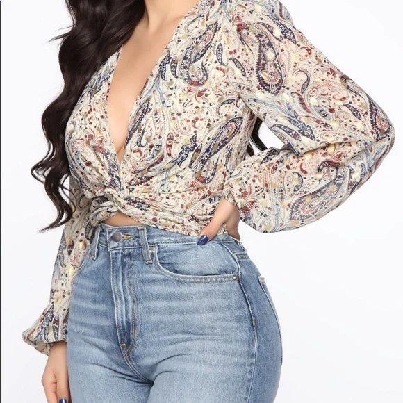 Fashion Nova cropped V-neck Blouse - Picture 2 of 9